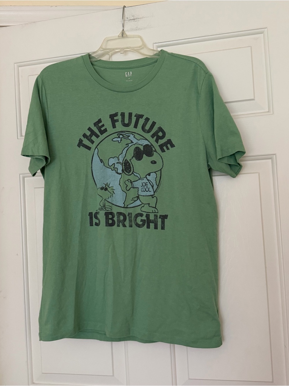 GAP 'The Future Is Bright' Snoopy Graphic Tee Unisex Peanuts Earth Day Medium M